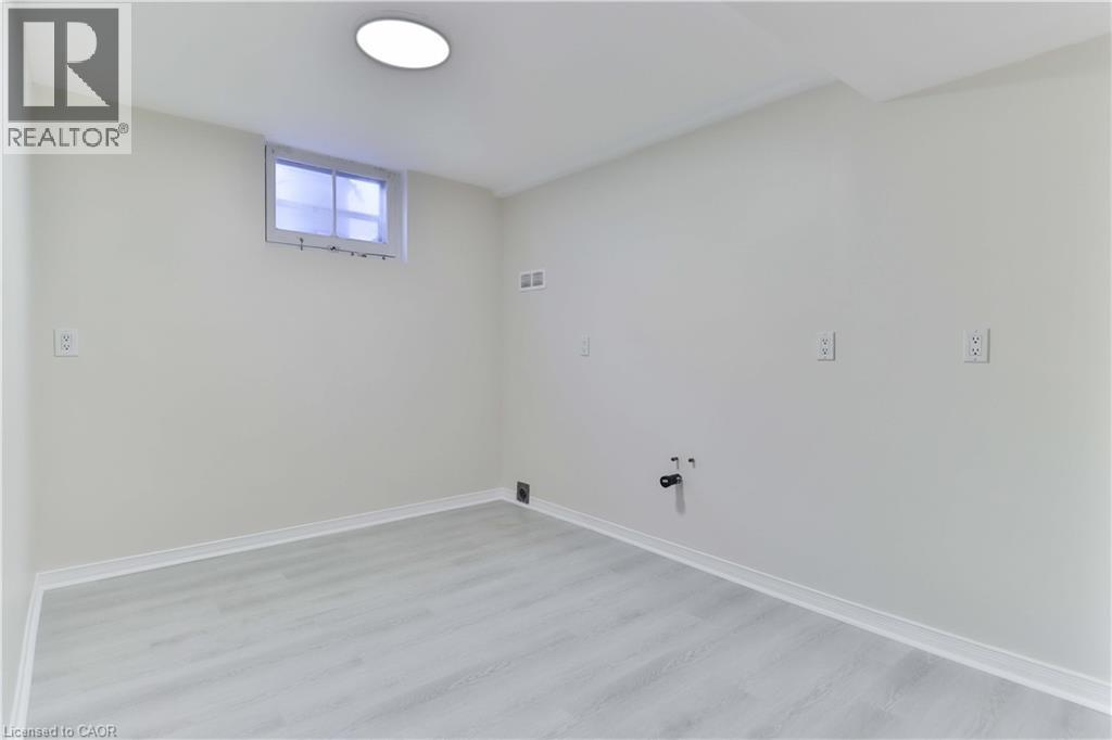 32 CHRISTINA Crescent, Scarborough, Ontario, M1R4H6 — Photo 8