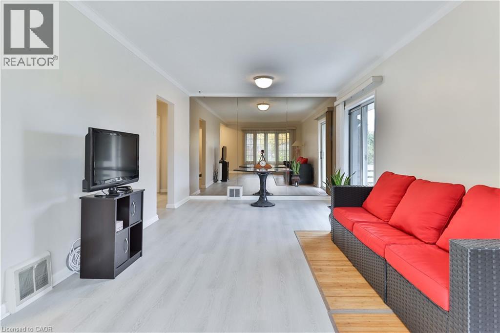 32 CHRISTINA Crescent, Scarborough, Ontario, M1R4H6 — Photo 7