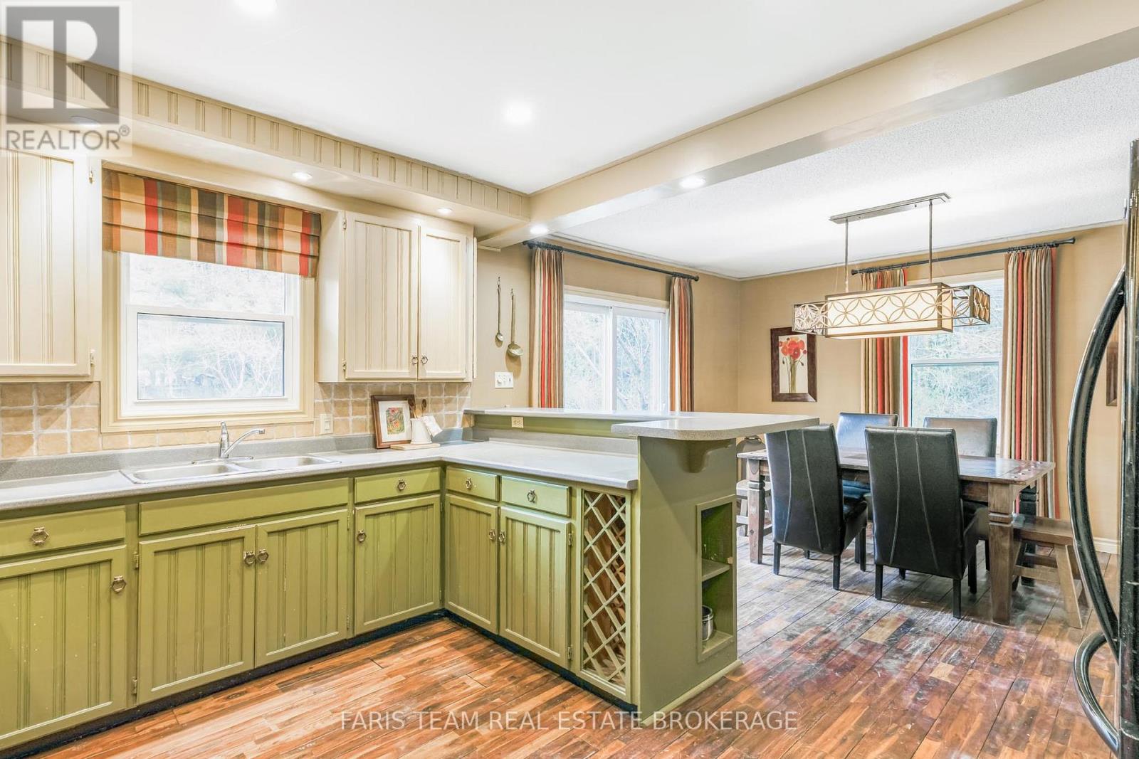 718 HENDERSON DRIVE - 10
