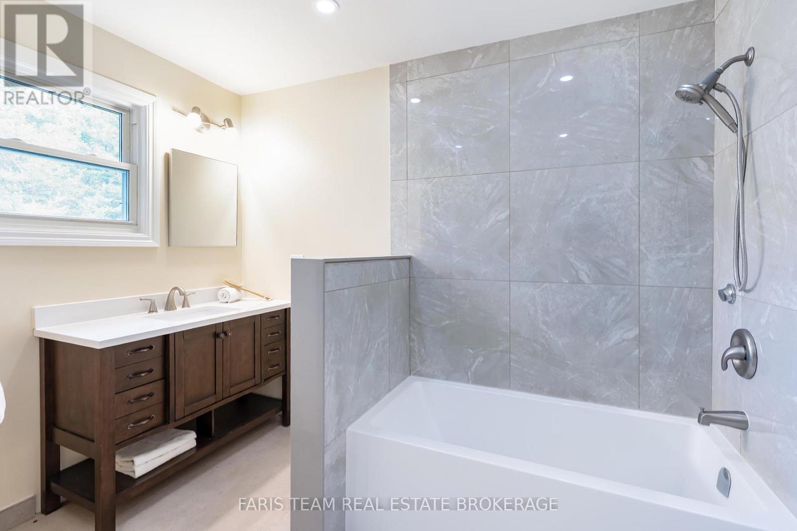 718 HENDERSON DRIVE - 25
