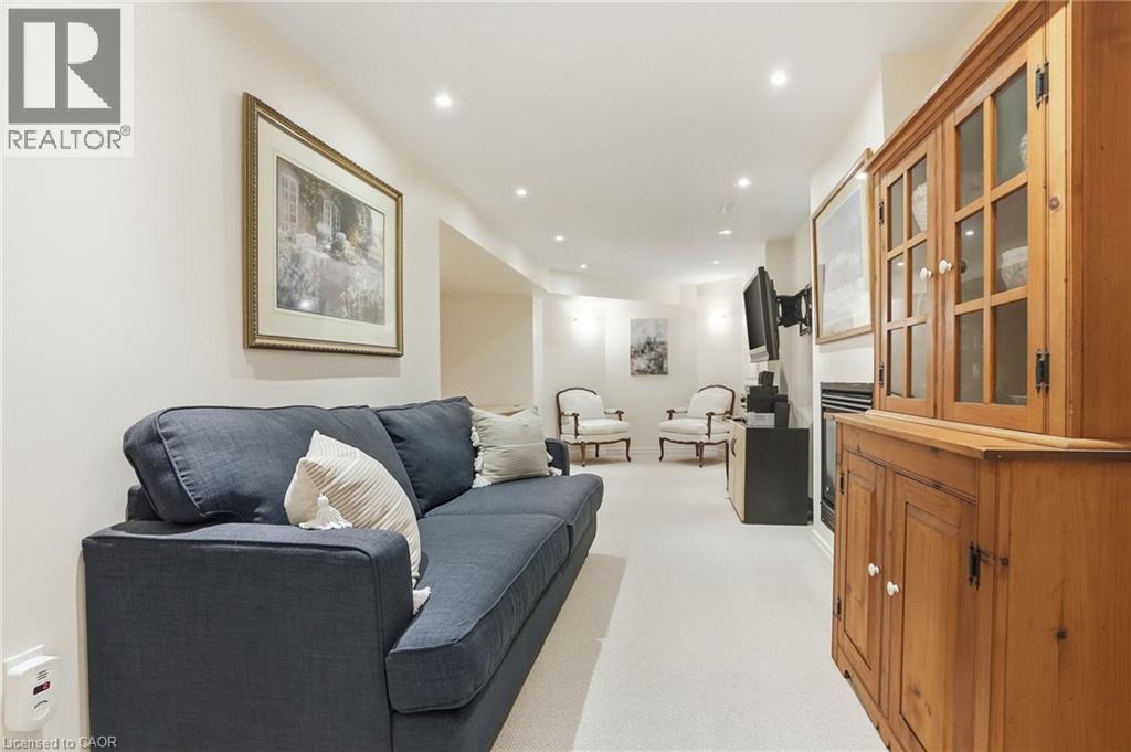 2456 PEBBLESTONE Court, Oakville, Ontario, L6M4C4 — Photo 2