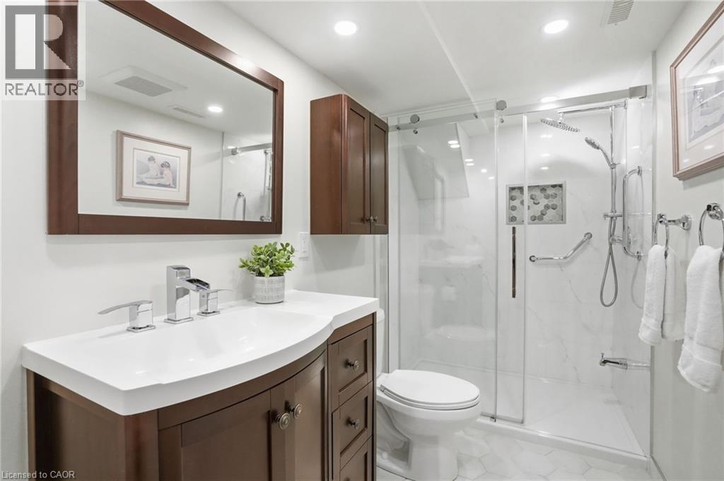 2456 PEBBLESTONE Court, Oakville, Ontario, L6M4C4 — Photo 4