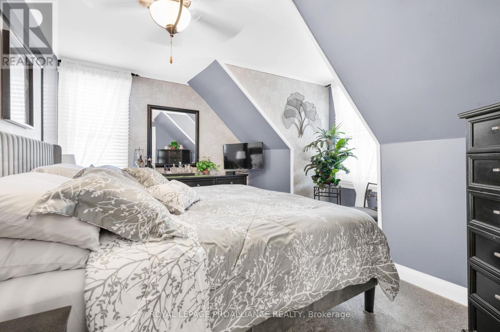 107 BAY DRIVE - 22