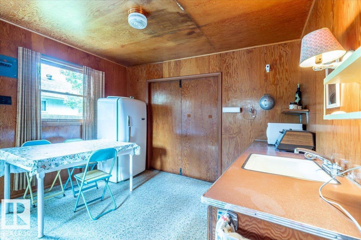 60 Beach Ave - 21