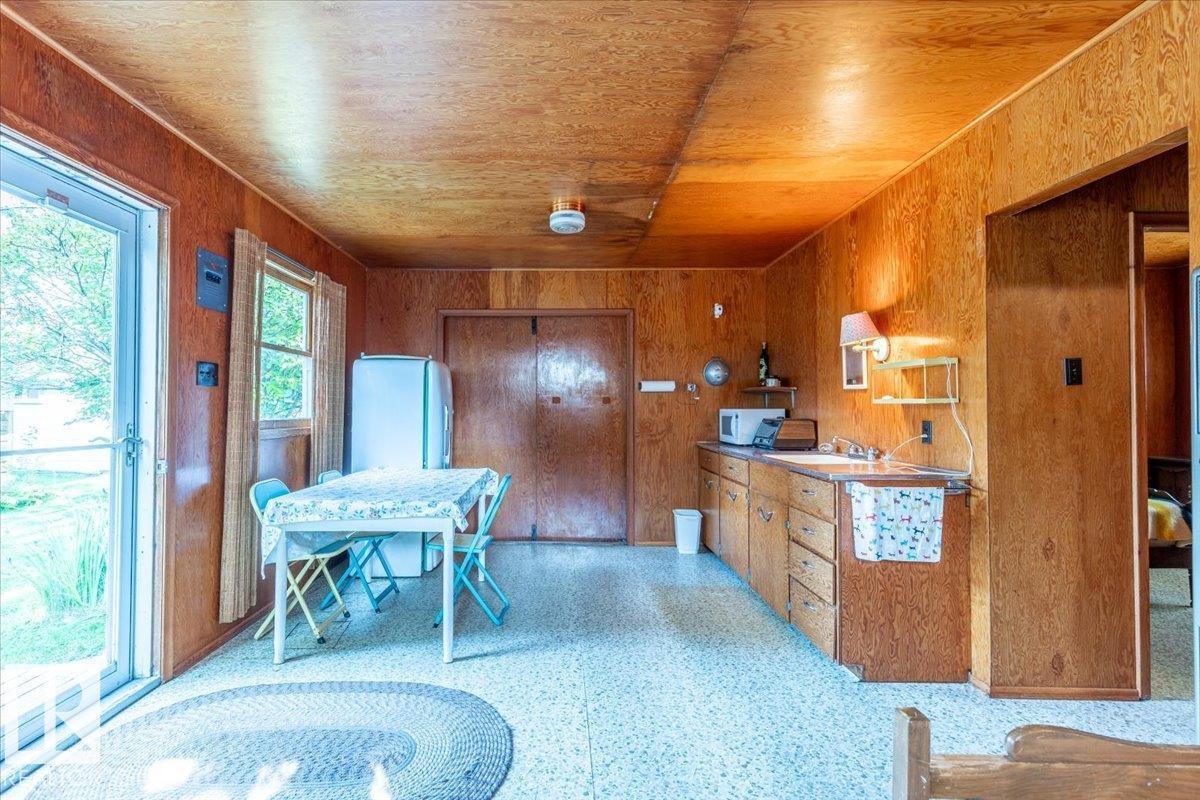 60 Beach Ave - 23