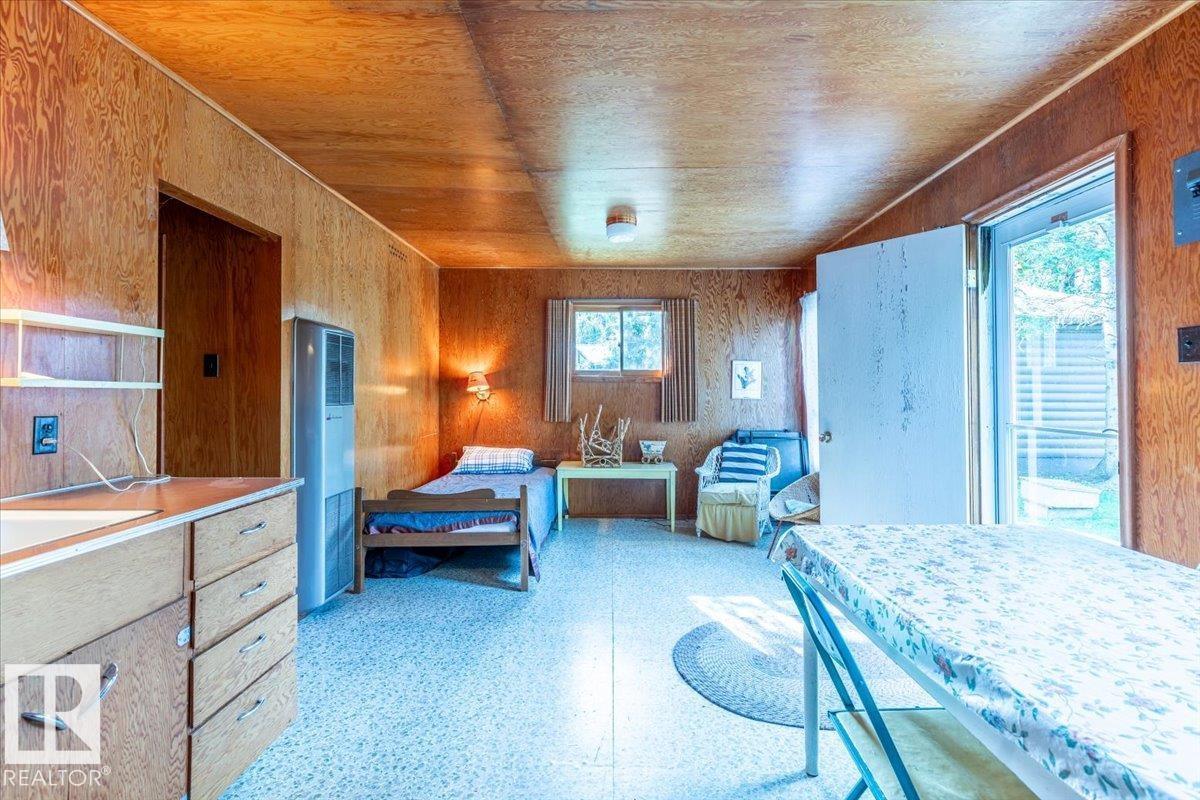 60 Beach Ave - 22