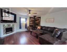 2 Hillview Street thumbnail 10