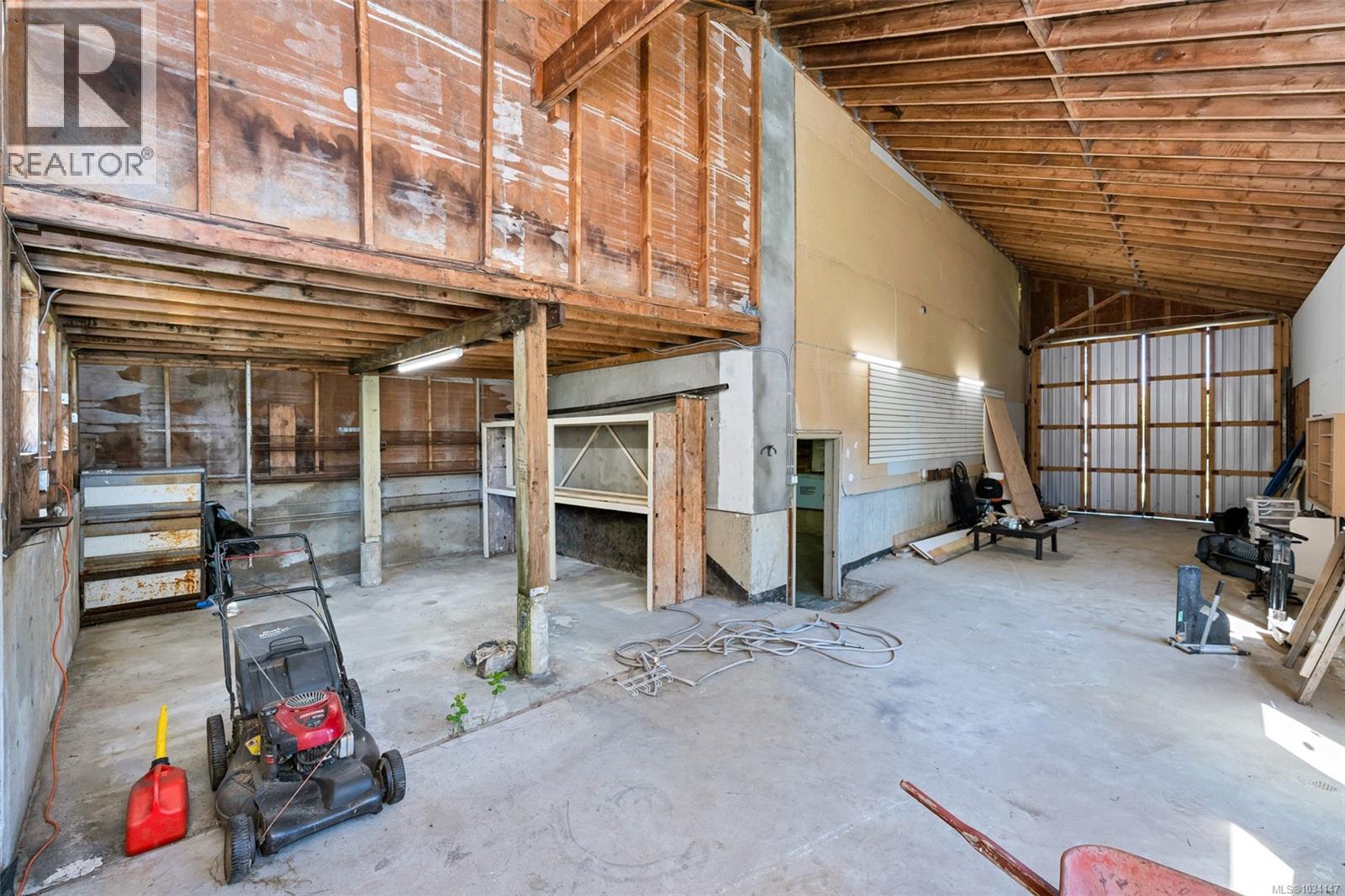 1580 Babine Rd - 29