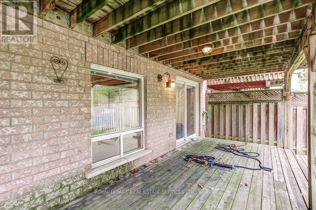 331 RAVINEVIEW WAY - 32