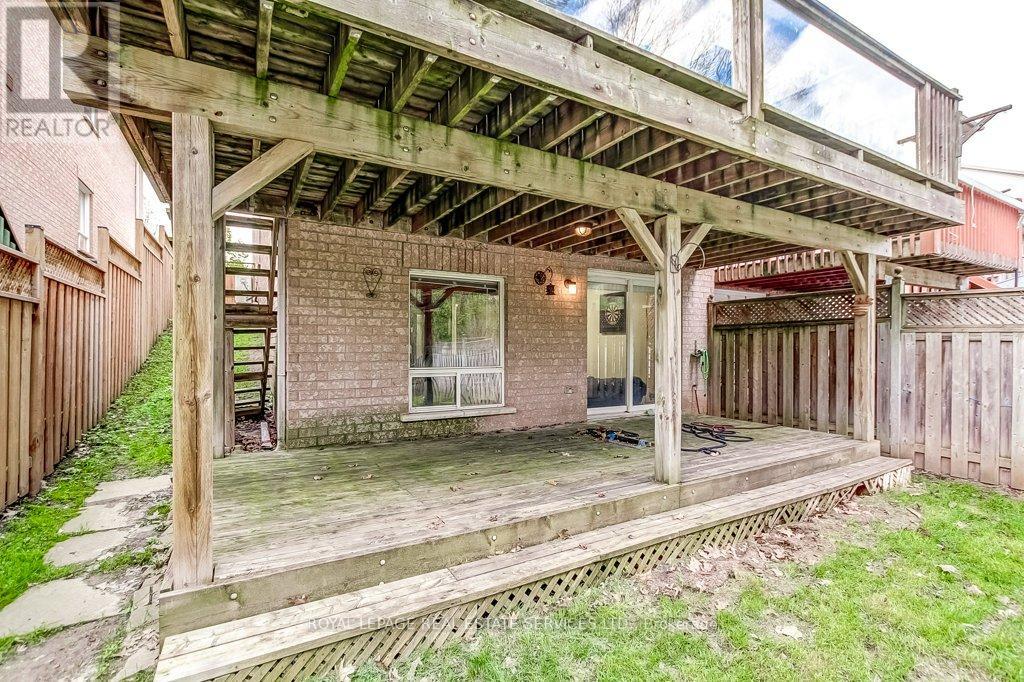 331 RAVINEVIEW WAY - 33