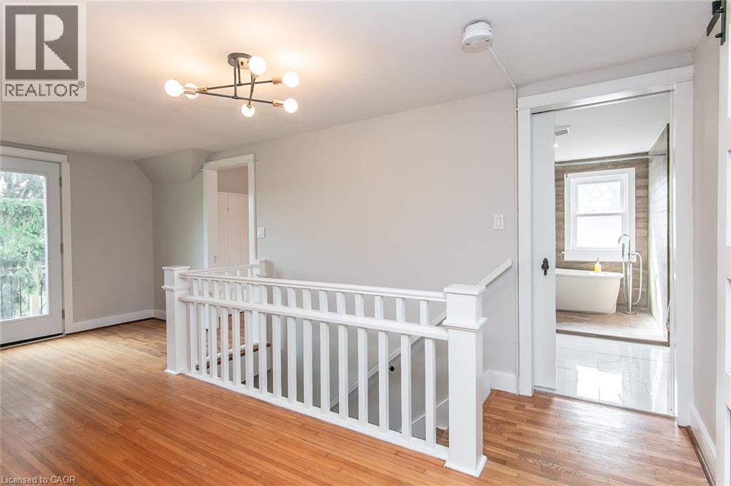 346 WELLINGTON Street - 23