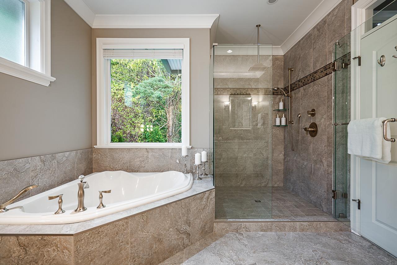 1266 EVERALL STREET, White Rock
