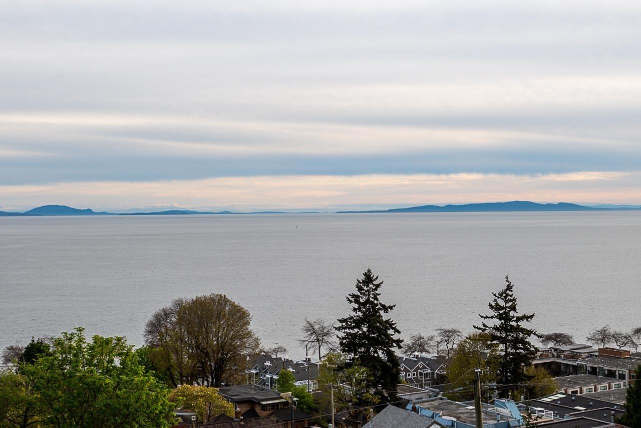 1266 EVERALL STREET, White Rock