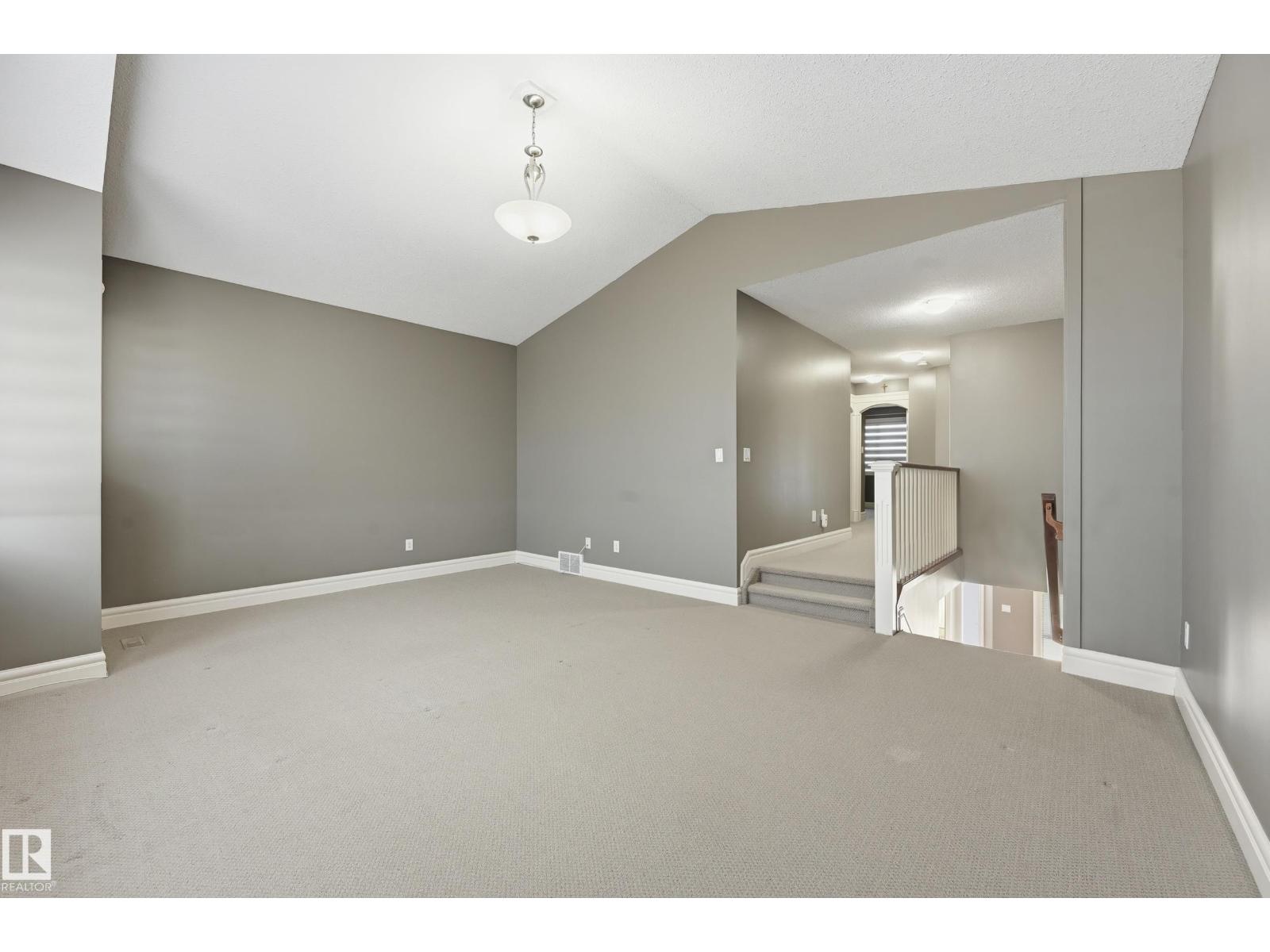 16411 43 ST NW NW, Edmonton