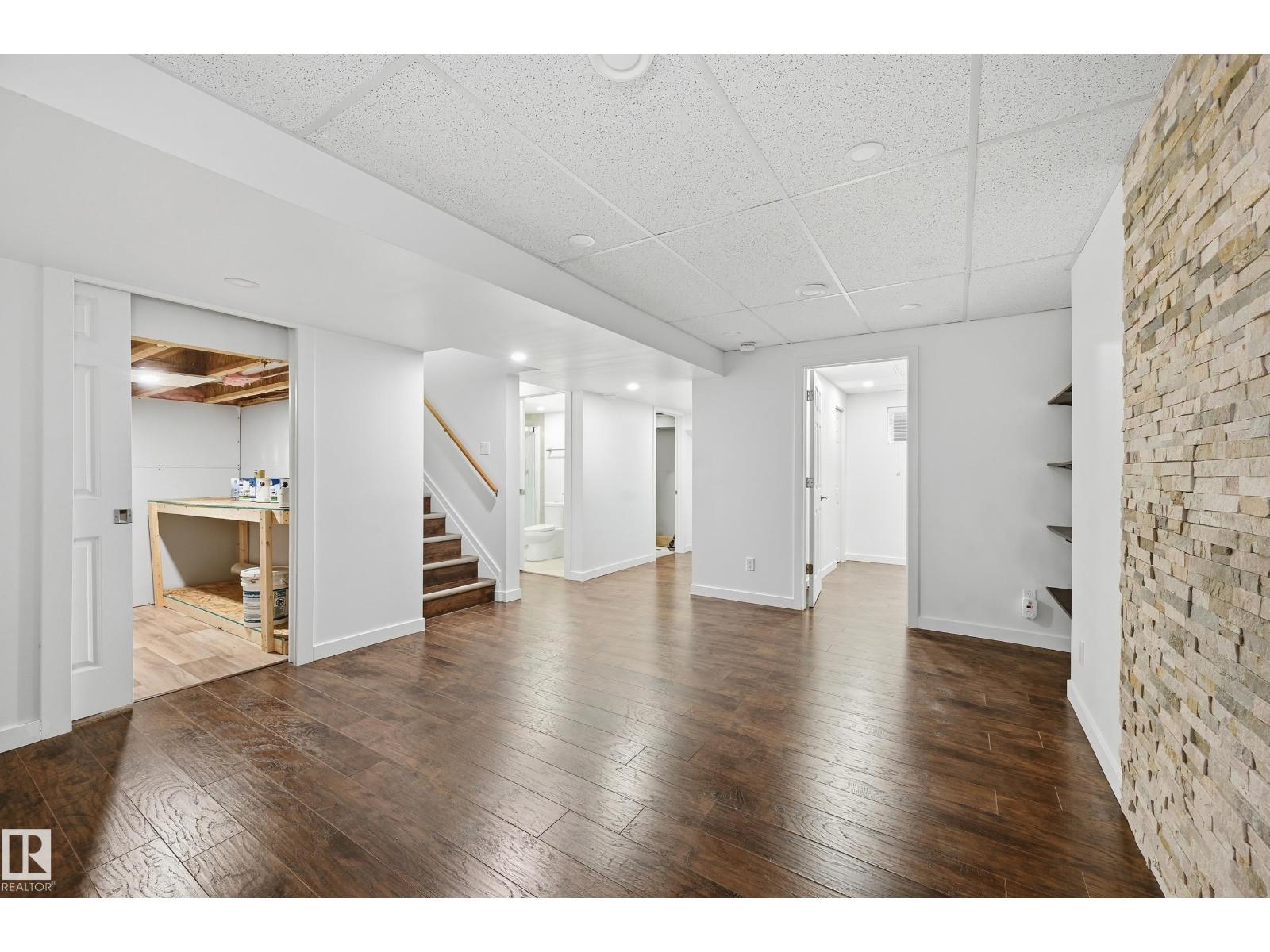 16411 43 ST NW NW, Edmonton