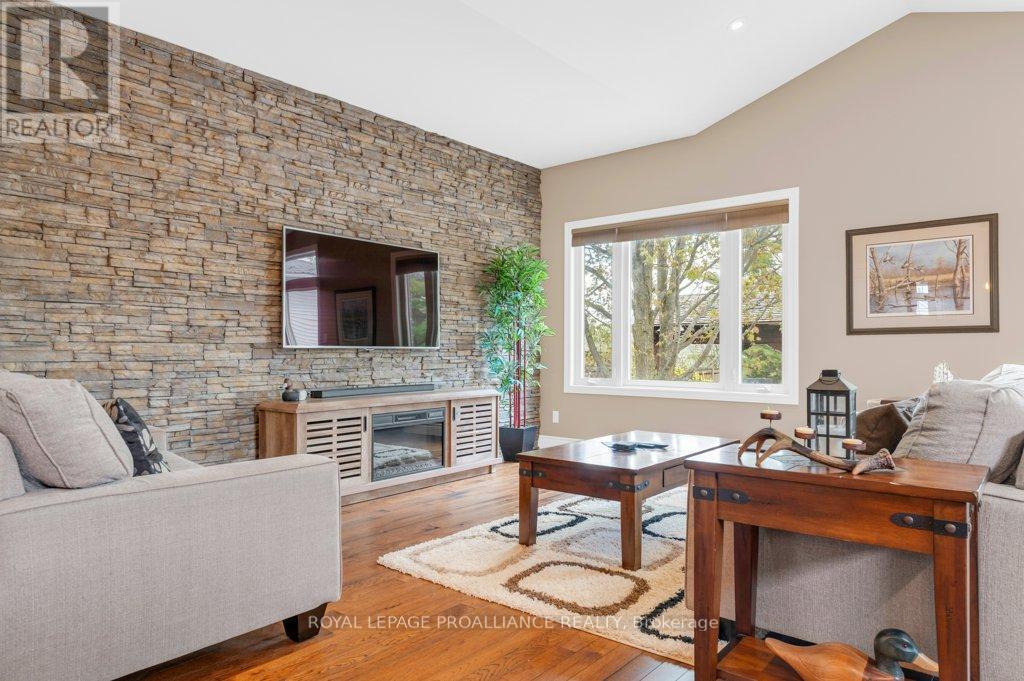 9 KIPLING DRIVE - 18