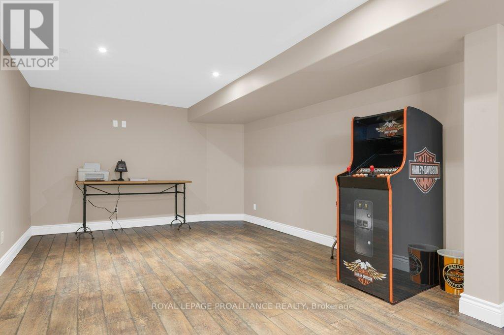 9 KIPLING DRIVE - 29
