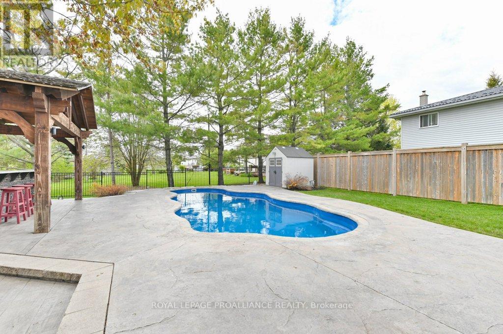 9 KIPLING DRIVE - 35