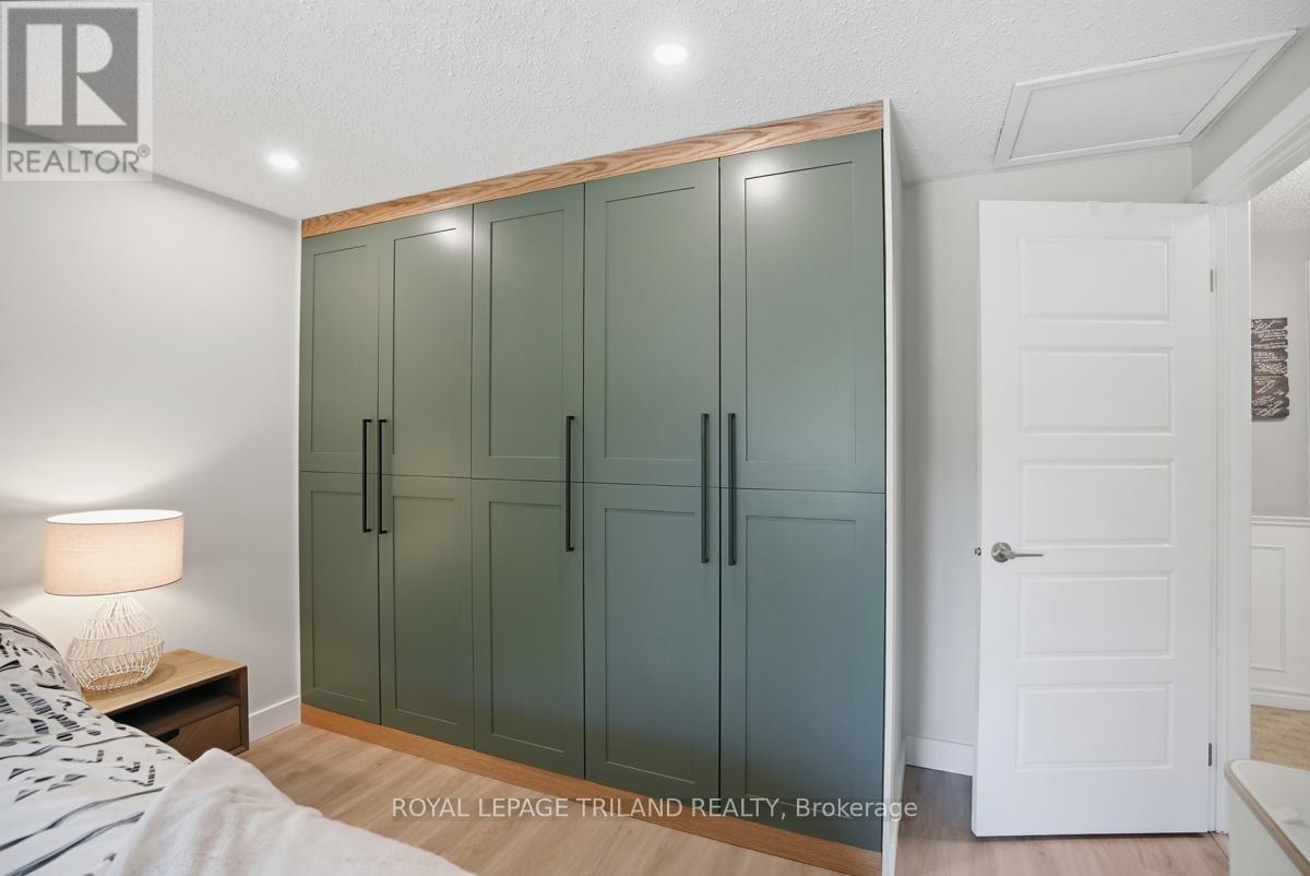 255 HIGHVIEW CRESCENT - 21