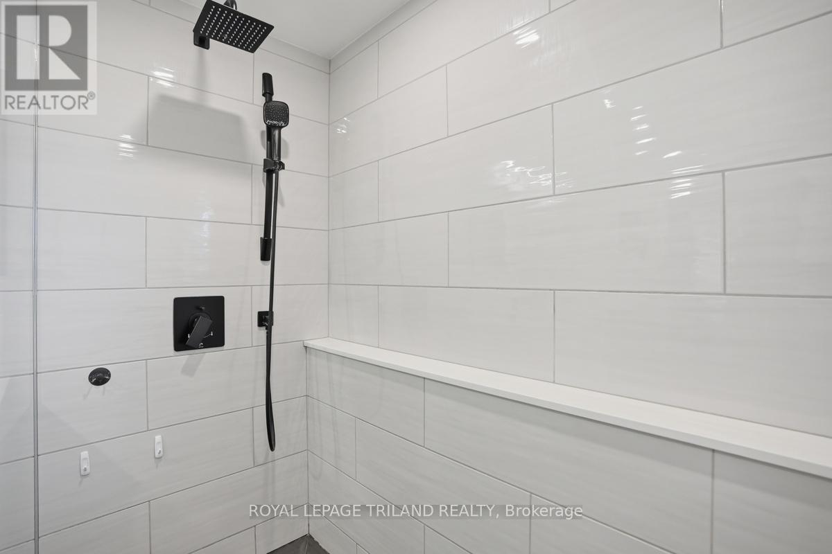 255 HIGHVIEW CRESCENT - 24