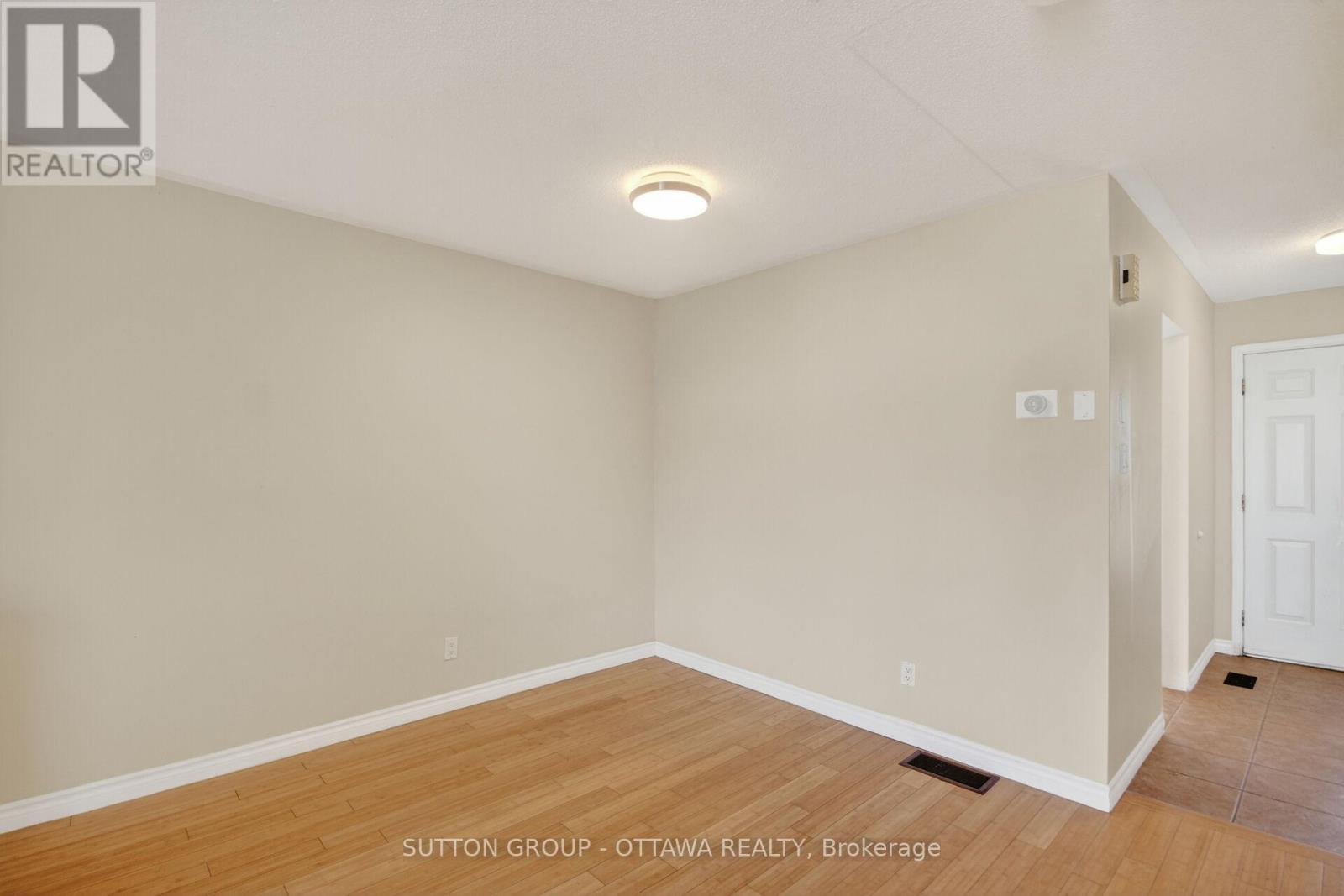 #79 35D WOODVALE GREEN - 16