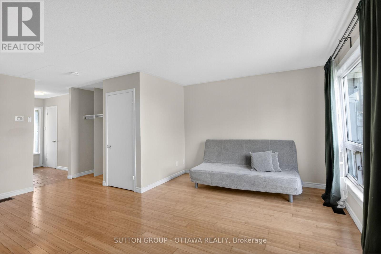 #79 35D WOODVALE GREEN - 22