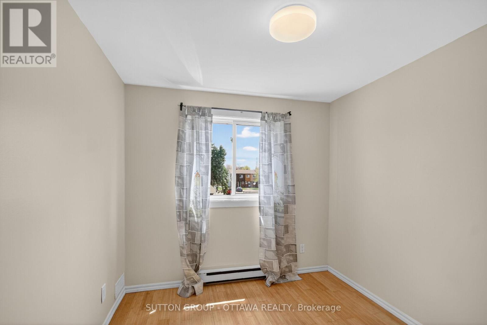 #79 35D WOODVALE GREEN - 32