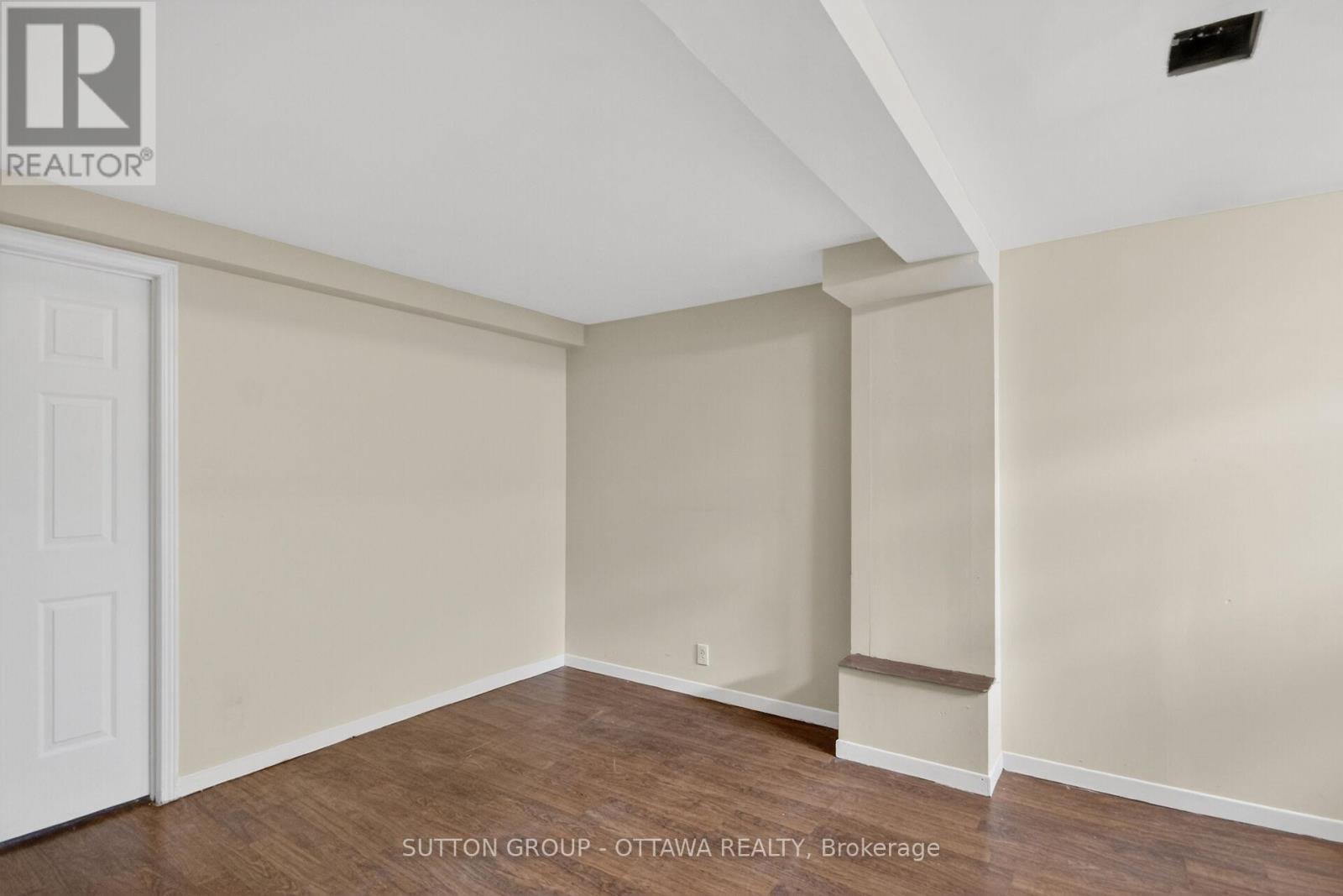 #79 35D WOODVALE GREEN - 38