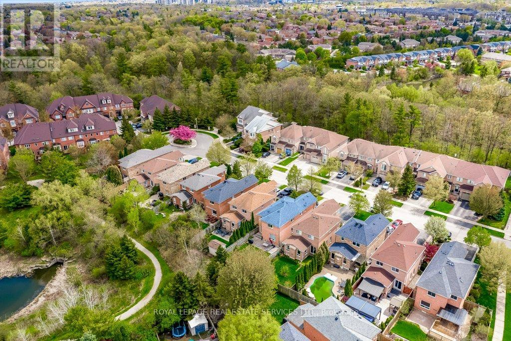 331 RAVINEVIEW WAY - 50