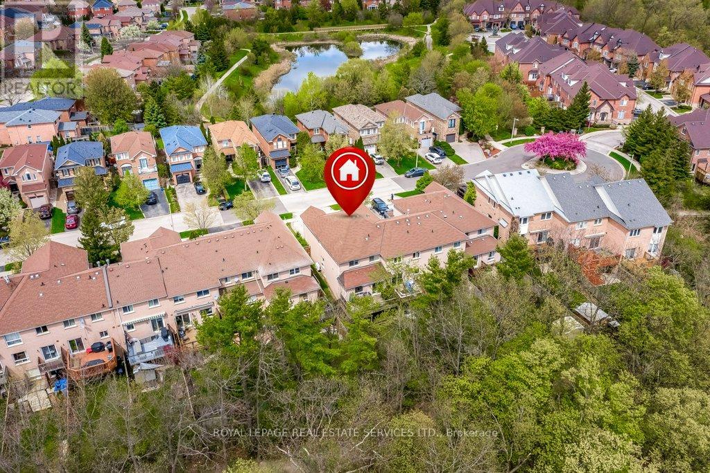 331 RAVINEVIEW WAY - 44