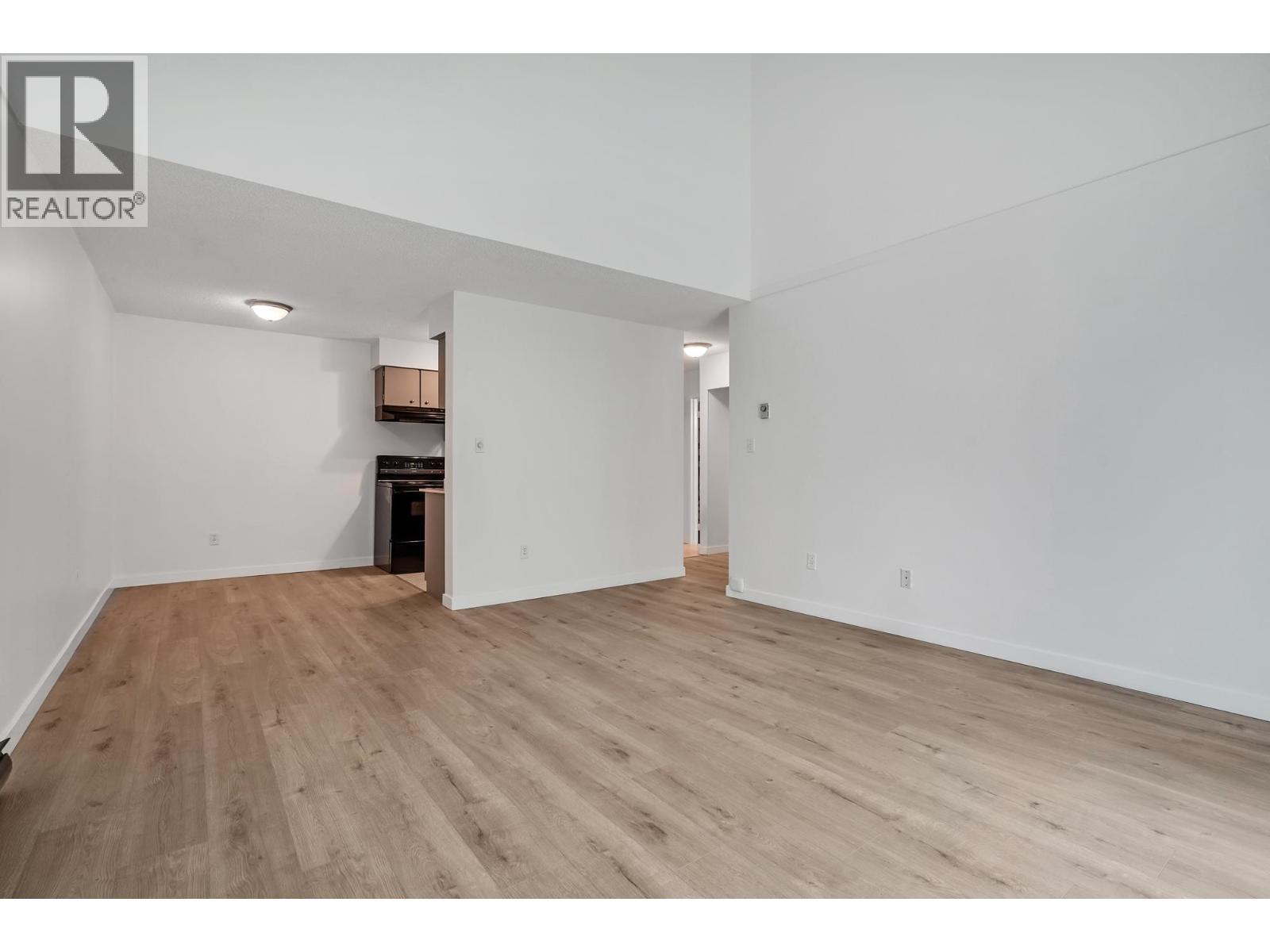 311 4363 HALIFAX STREET — photo 2