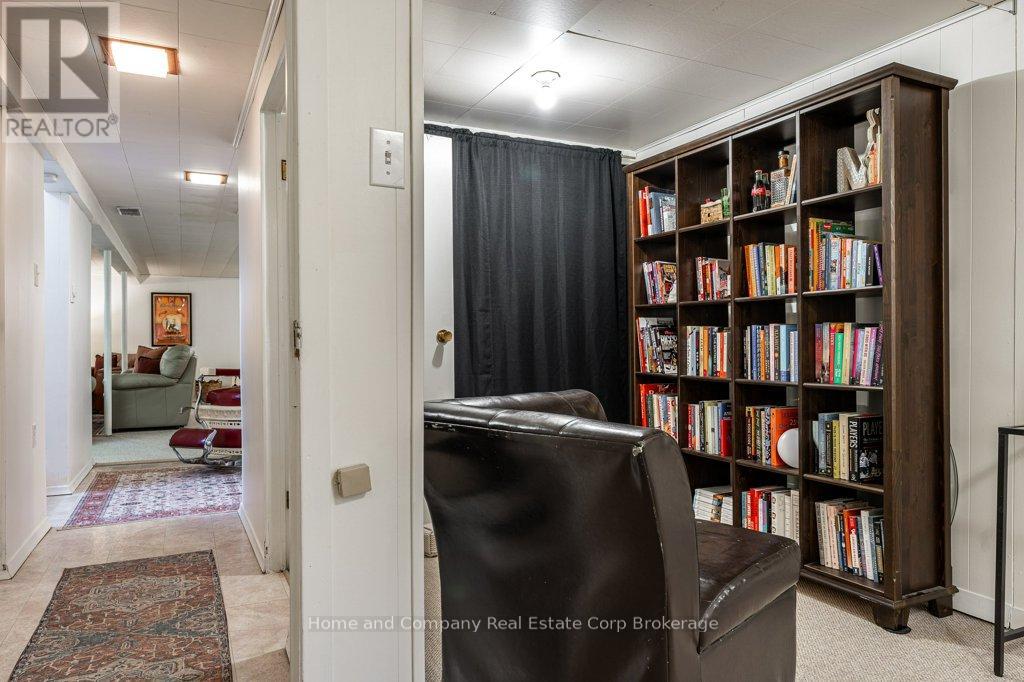 228 REDFORD CRESCENT - 22