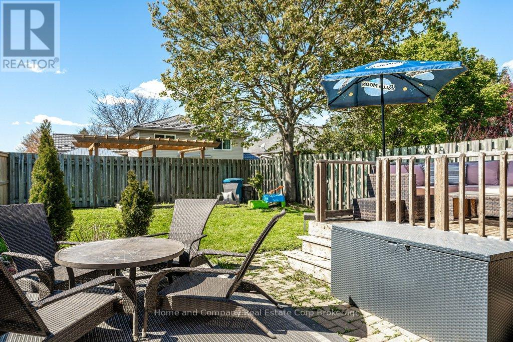 228 REDFORD CRESCENT - 25