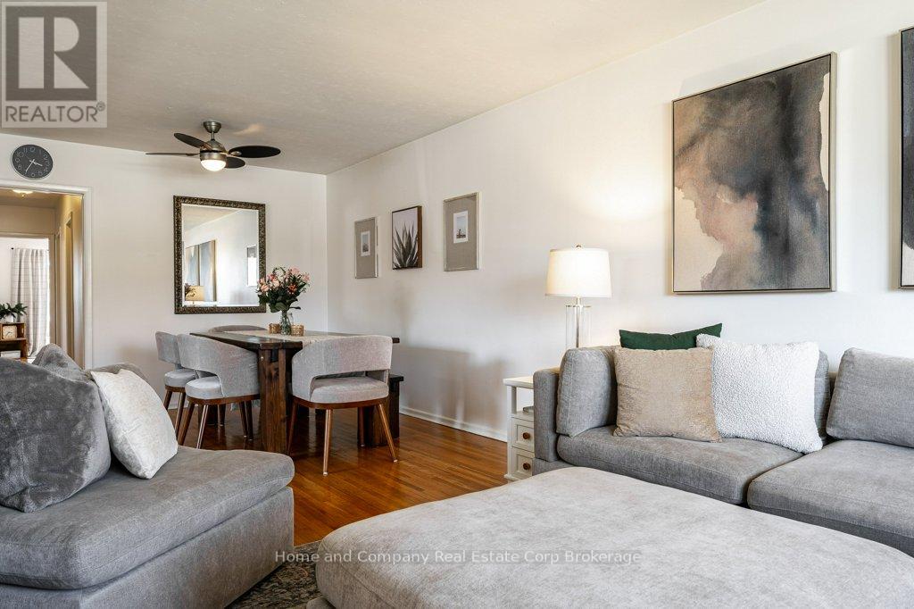 228 REDFORD CRESCENT - 4