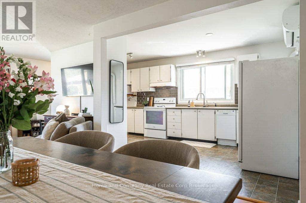 228 REDFORD CRESCENT - 6
