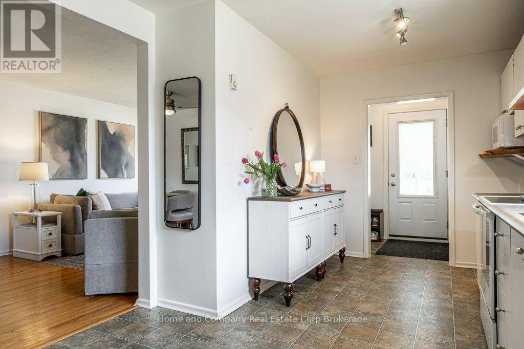 228 REDFORD CRESCENT - 8