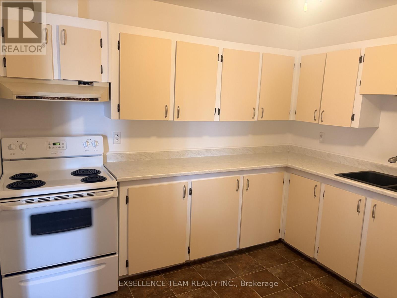 220 KENYON STREET - 8