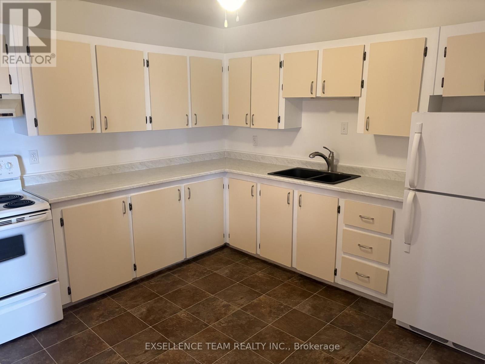 220 KENYON STREET - 7