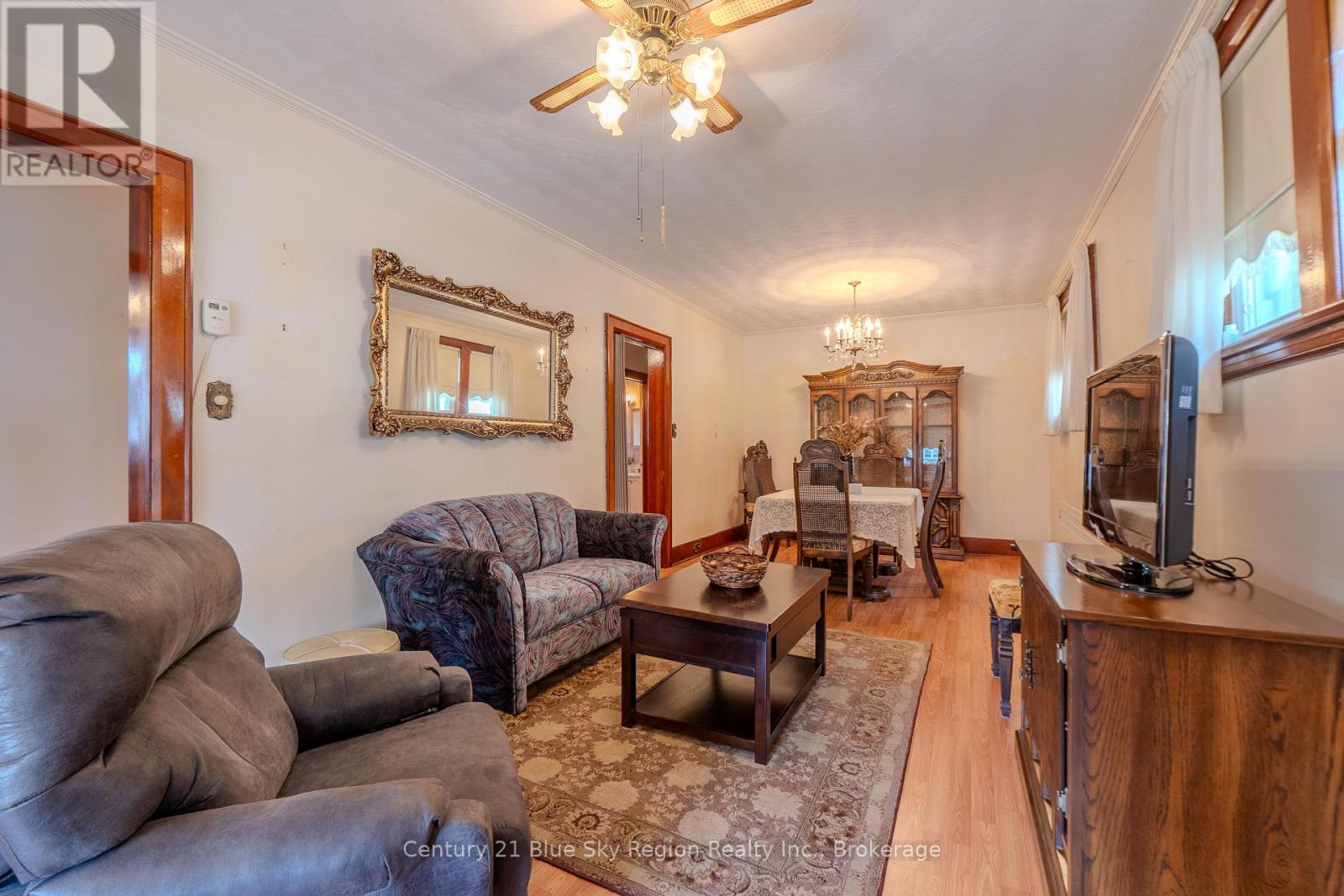 137 SECOND AVENUE E - 11