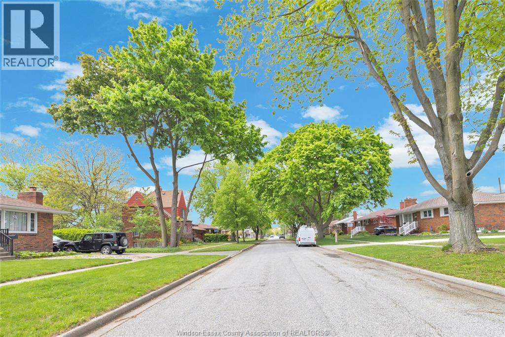 2456 RANDOLPH, Windsor, Ontario, N9E3C7 — Photo 4