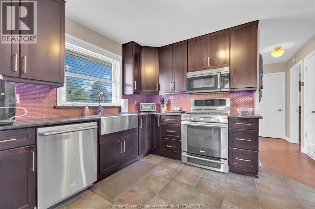 2456 RANDOLPH, Windsor, Ontario, N9E3C7 — Photo 2
