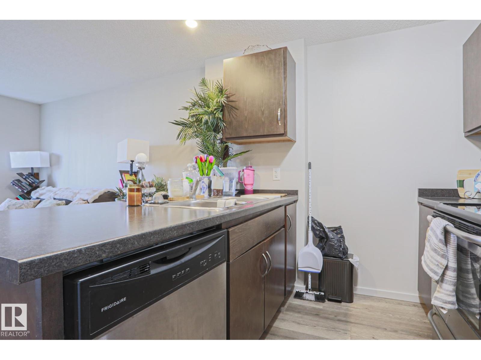 #303 7711 71 ST NW NW - 12