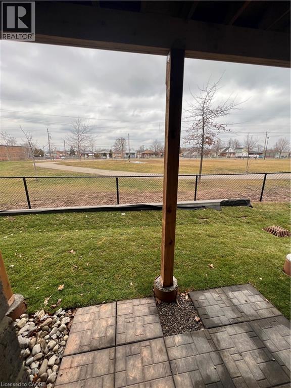 575 WOODWARD Avenue Unit# 32, Hamilton, Ontario, L8H0B3 — Photo 2