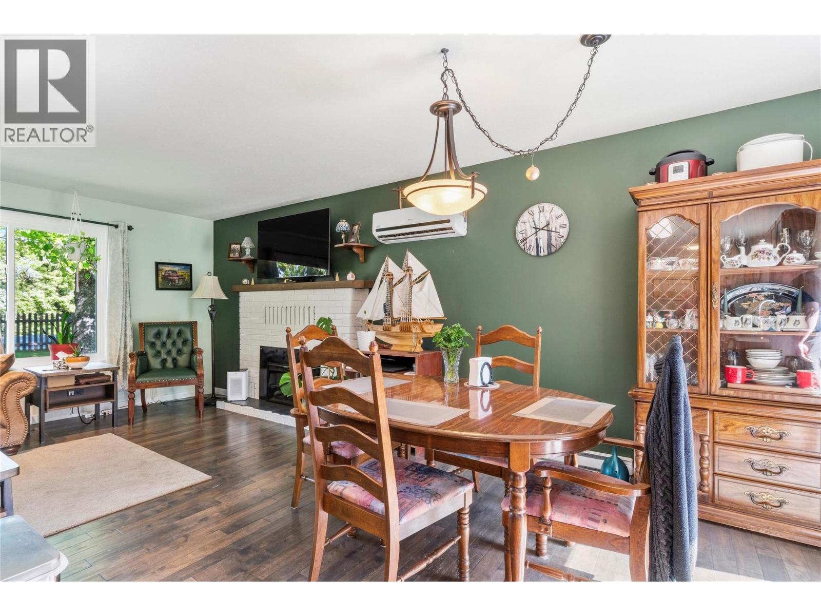  606 Riverside Avenue, Sicamous