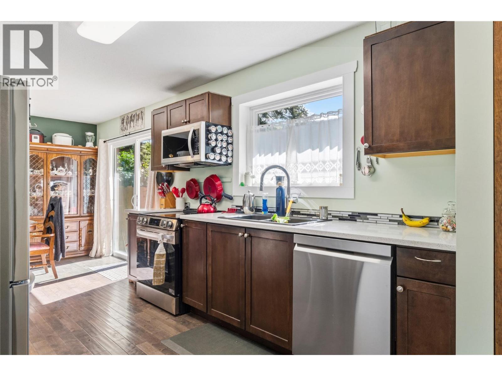  606 Riverside Avenue, Sicamous