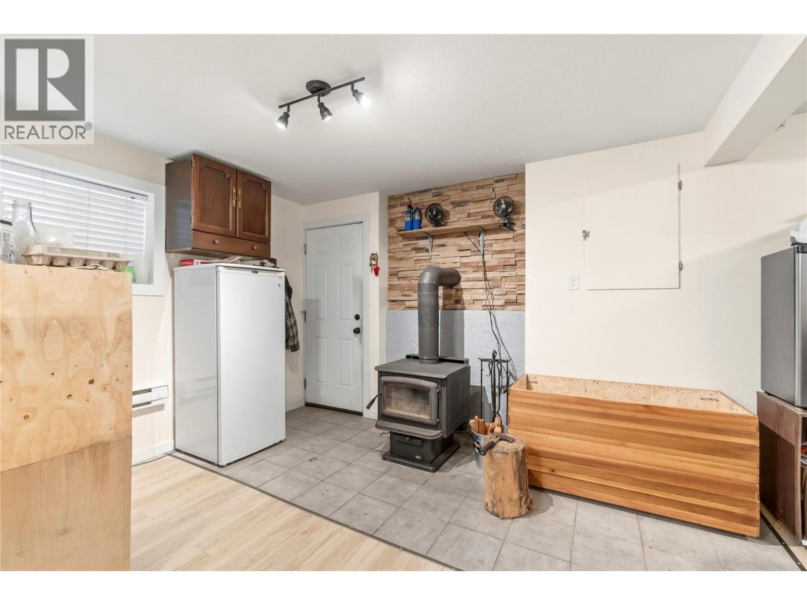  606 Riverside Avenue, Sicamous