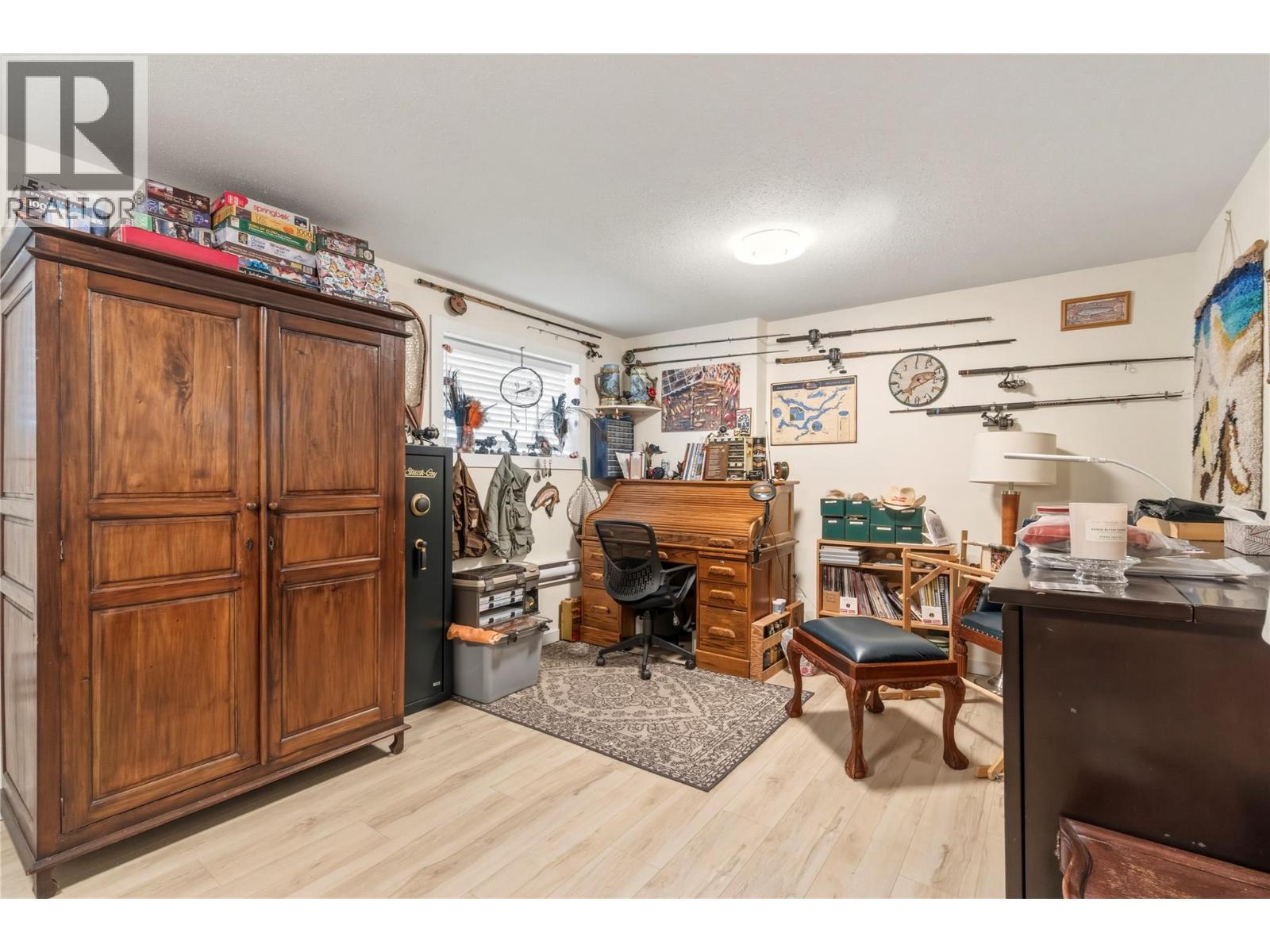  606 Riverside Avenue, Sicamous