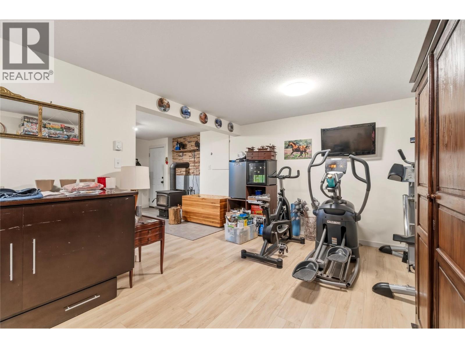  606 Riverside Avenue, Sicamous