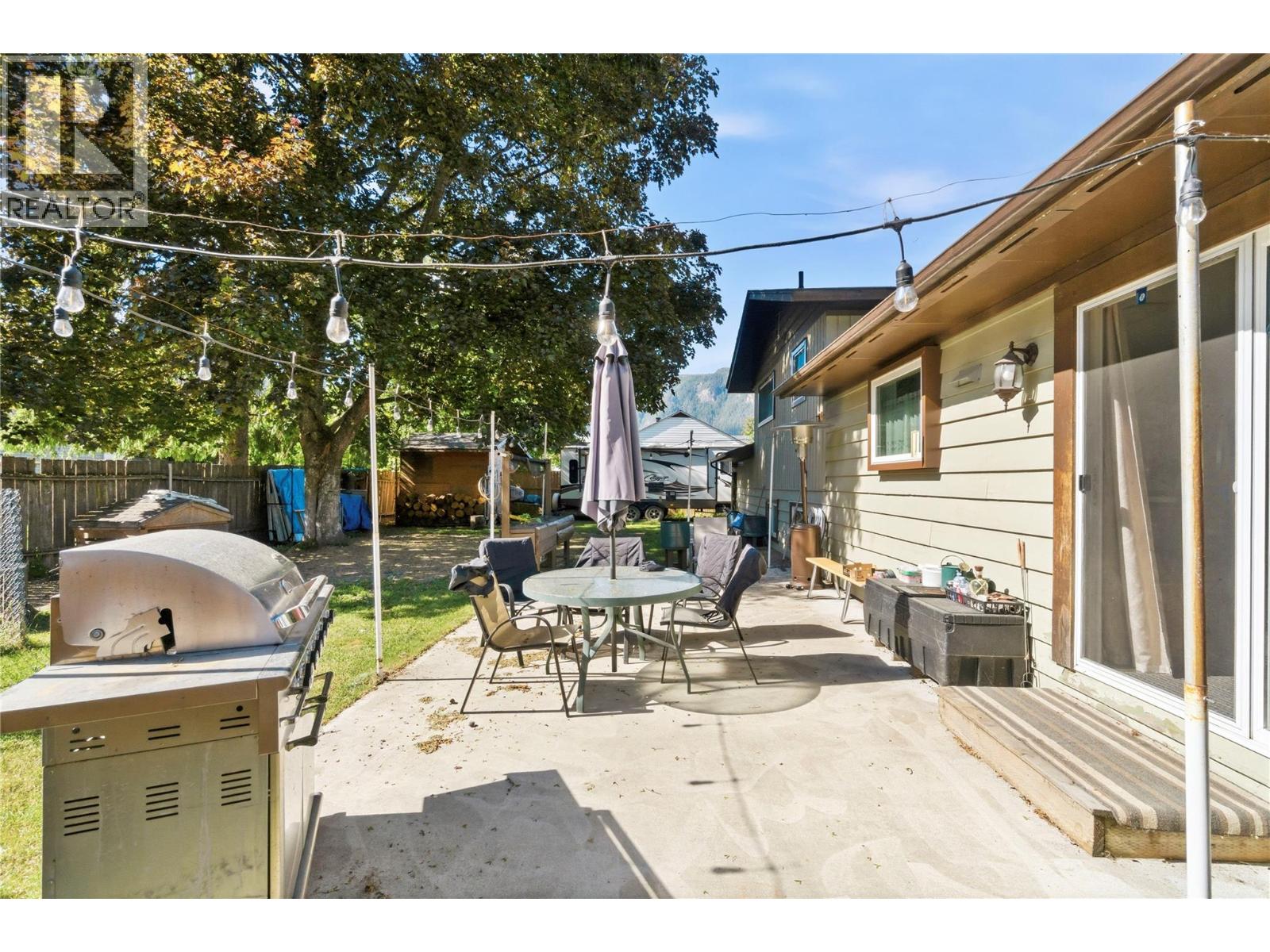  606 Riverside Avenue, Sicamous