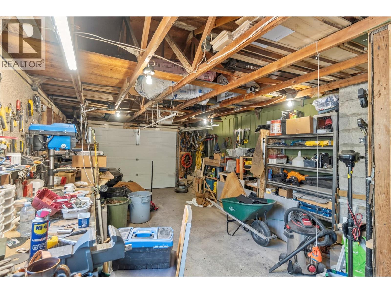  606 Riverside Avenue, Sicamous